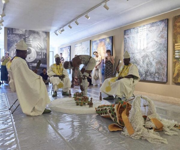 La performance art come strumento di riflessione critica e cambiamento sociale